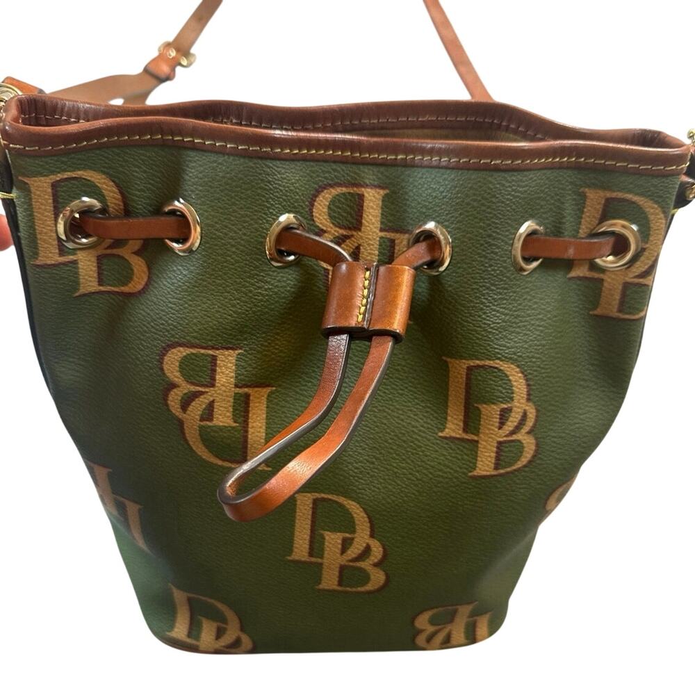 Dooney & Bourke Womens Pebble Grain Small Drawstring Bucket Bag - green& brown